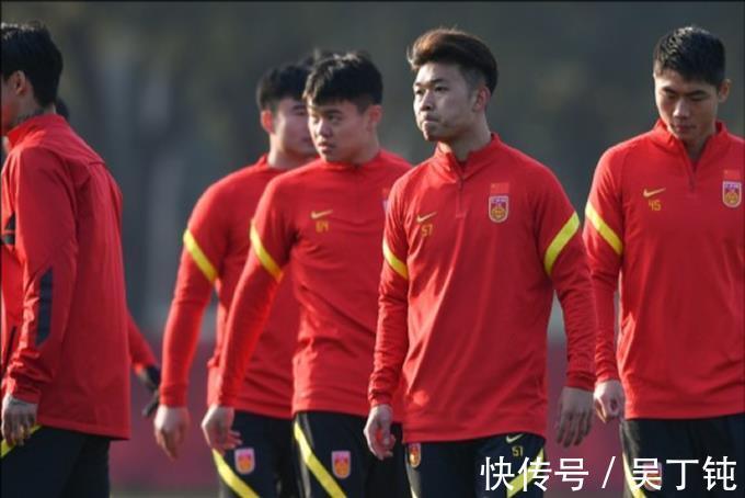 洋枪|国足利好!李霄鹏终于吃下定心丸:踢12强赛,至少还有1杆洋枪在
