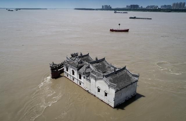 江水|史上最坚强古建筑，江水常年冲刷屹立不倒，被誉为＂长江第一阁＂