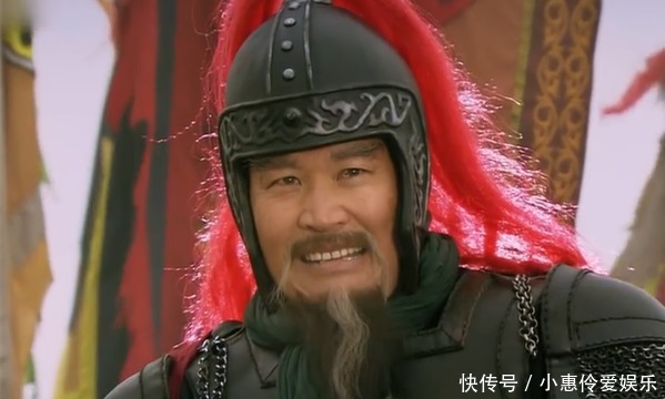 此人手持霜刃雌雄剑,战平双鞭呼延灼,生擒美髯公朱仝