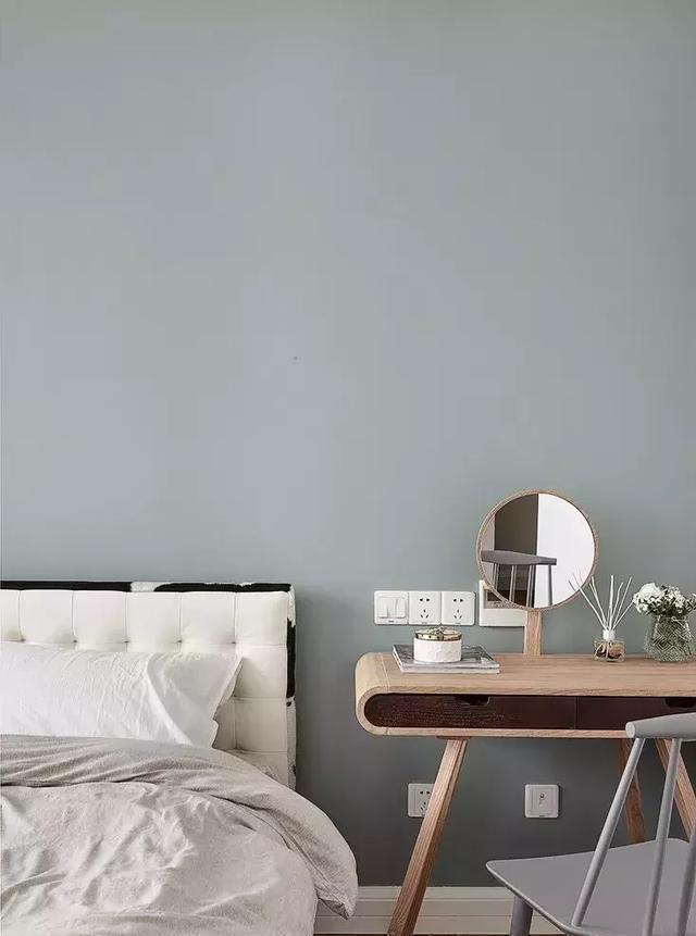 客厅|136平三室新房,全屋大白墙,内嵌式木质电视柜,层次感爆棚