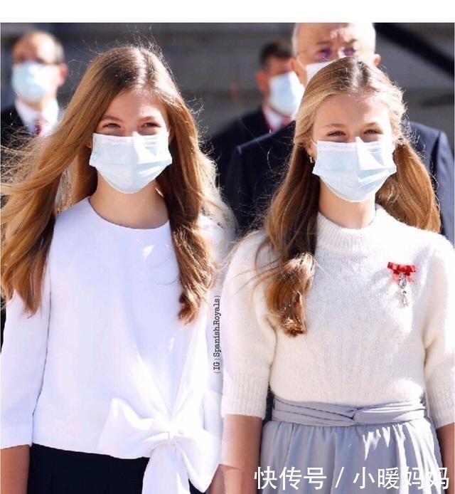 姐妹花|这朵西班牙姐妹花很少见,劳拉的蓝色连衣裙和她姐姐一样高