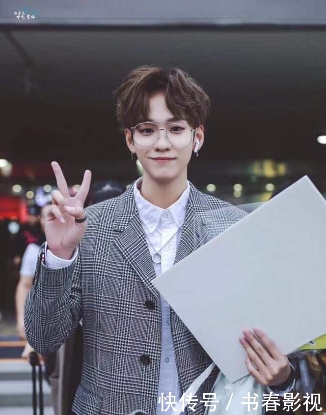 余景天宣布退出《青春有你3》,节目组动作太快,粉丝深夜鸣不平!