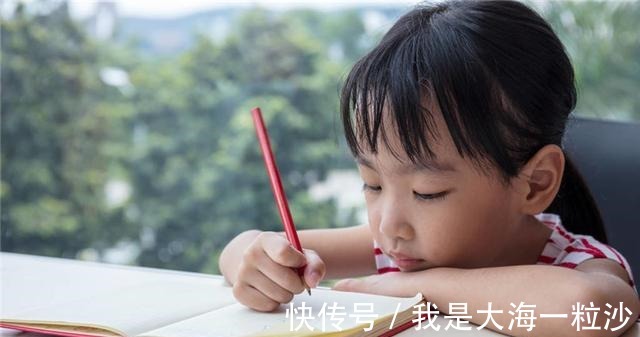 奶奶|6岁男孩从不叫奶奶,老人疑惑询问,孩子说出的话戳痛老人的心