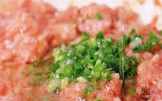 多汁|调肉馅时,牢记两放三不放,调什么馅都香,鲜嫩多汁不腥不柴