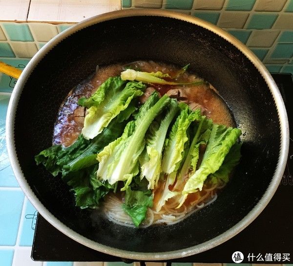 天冷，就爱这热乎乎的一锅，有肉有菜也有汤，好吃简单，过瘾极了