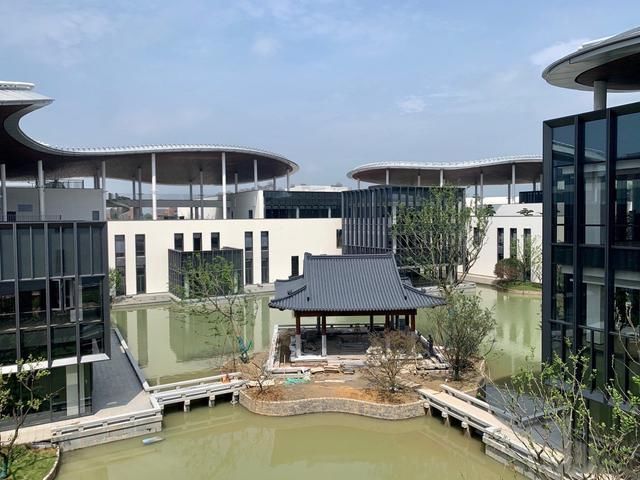 新校区|马云等创立的湖畔大学被“除名”，新校区于去年刚竣工