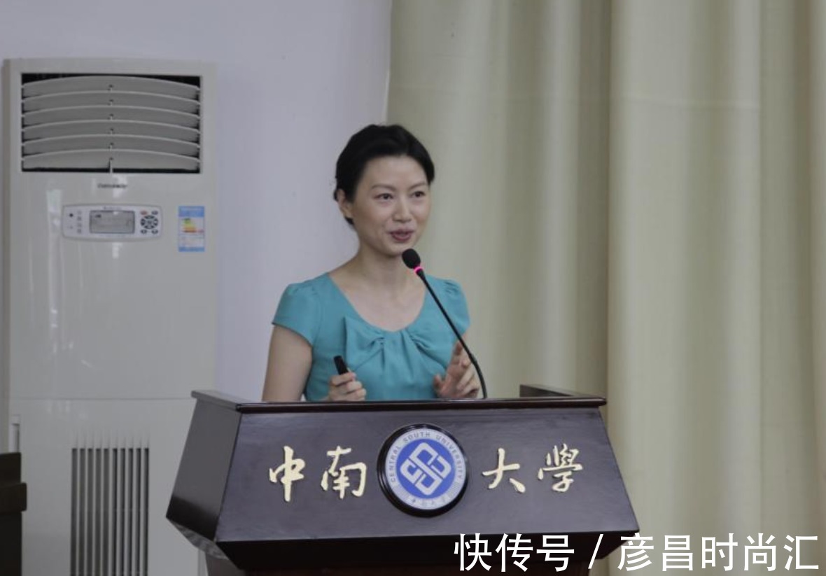 诗书@美女教授杨雨:我和李清照相似,“好酒、好赌、还好色”