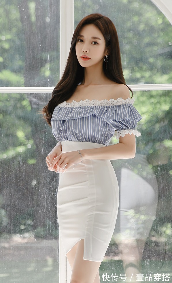 波尔卡褶皱|女神孙允珠高清时尚搭配:钻蓝条纹晴空波尔卡褶皱衣裙