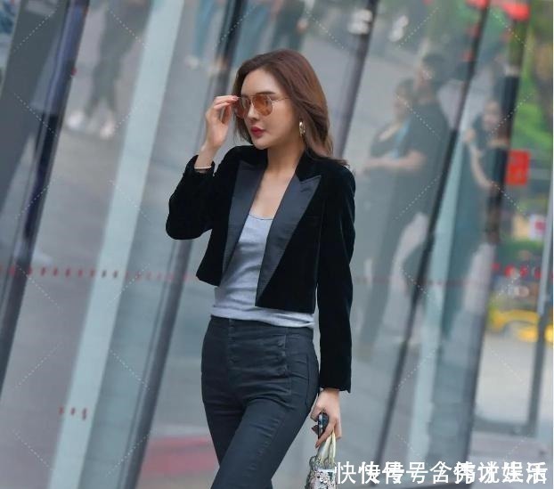 高度|“打底裤”也能穿出新高度,这样的穿搭高雅有个性,展现魅力风采
