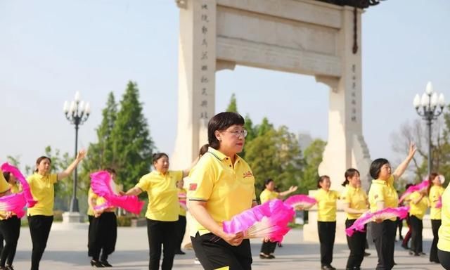 红色|【资讯】舞红色旋律！涟水县广场舞展演献礼建党百年华诞