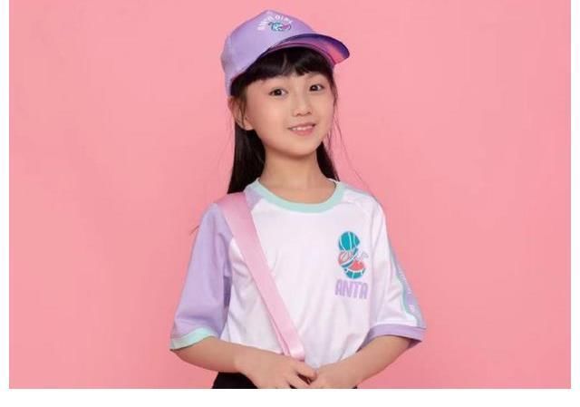 8岁阿拉蕾同框董力，“小山竹”近照曝光，邓伦宠爱的女孩长大了