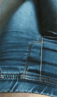 |搞笑GIF:伴娘你可真是有心计啊,这样藏鞋子谁能找得到啊