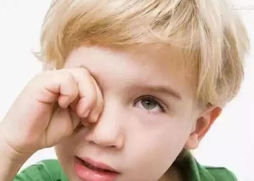 近视|家长不妨看看,这四件事会让孩子视力下降,可能你每天都在做