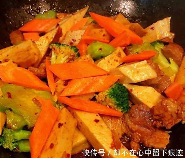 干锅千叶豆腐,香辣可口,堪称米饭杀手