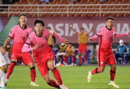 韩国男足|一波4-2!亚洲第4将创历史,晋级世界杯概率98.57%,国足出线悬了