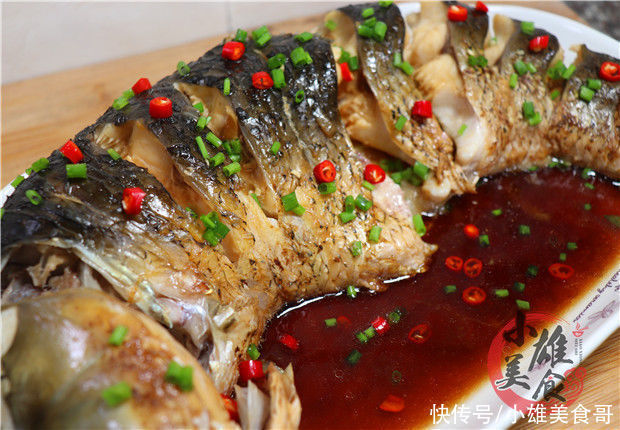 把一整条鱼扔进电饭锅中,头一次见这种做法,出锅连骨头都不剩