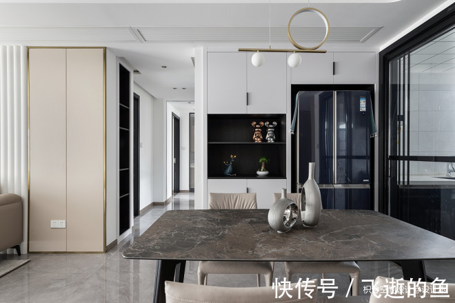 现代简约钢铁森林里的梦幻住宅