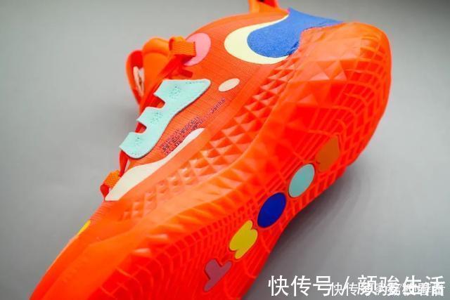 ren当之无愧的旗舰款!哈登5代能成为下一款划时代的战靴吗