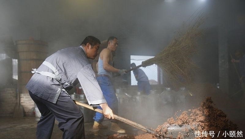 平民|中国白酒界的“小米”,靠15块的平民价,一年卖出12亿瓶