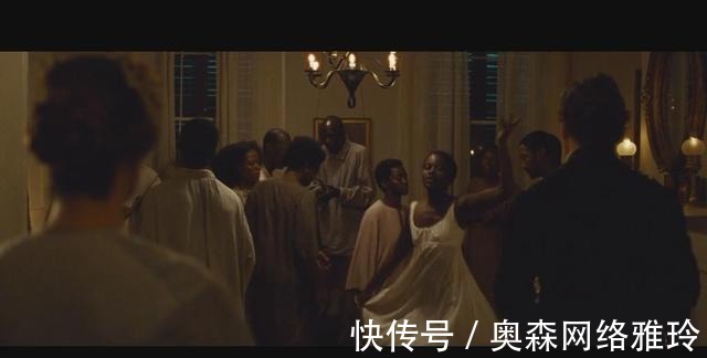 他不会唱歌和跳舞用英语怎么说