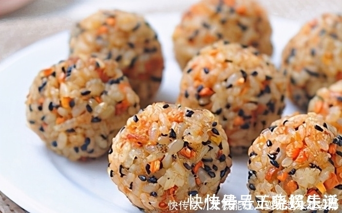 烤饭团|米饭新做法，儿子着了迷，配点蔬菜，简单一做，天天吃不够