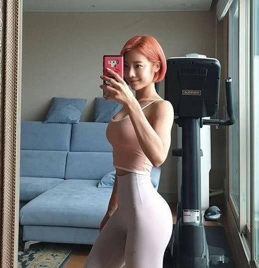 教练|美女健身教练，多年辛苦没有白费，练出柯基臀