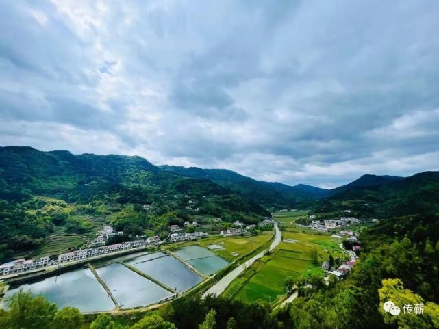 晃石洞星海横流岁月成碑