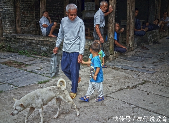 孩子从小和老人睡,长大后性格会有什么不同?