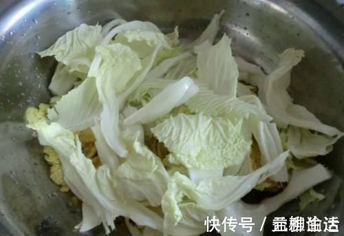大厨|醋溜白菜，白菜直接下锅就错了，难怪不好吃，大厨这样做才对