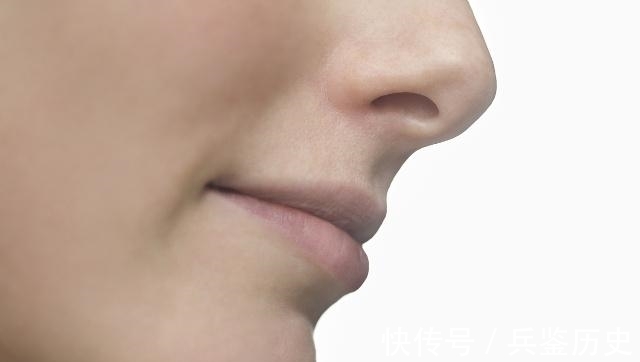 物体|我们鼻子四周挤出来的那些白色物体是什么呢?提前了解一下
