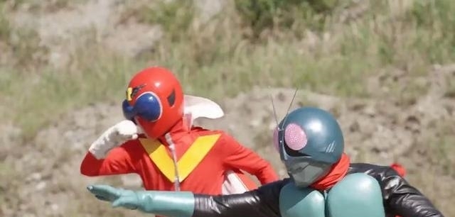 皮套|假面骑士玩梗图:1型来超级英雄战纪看儿子,飞羽真误认为是一号