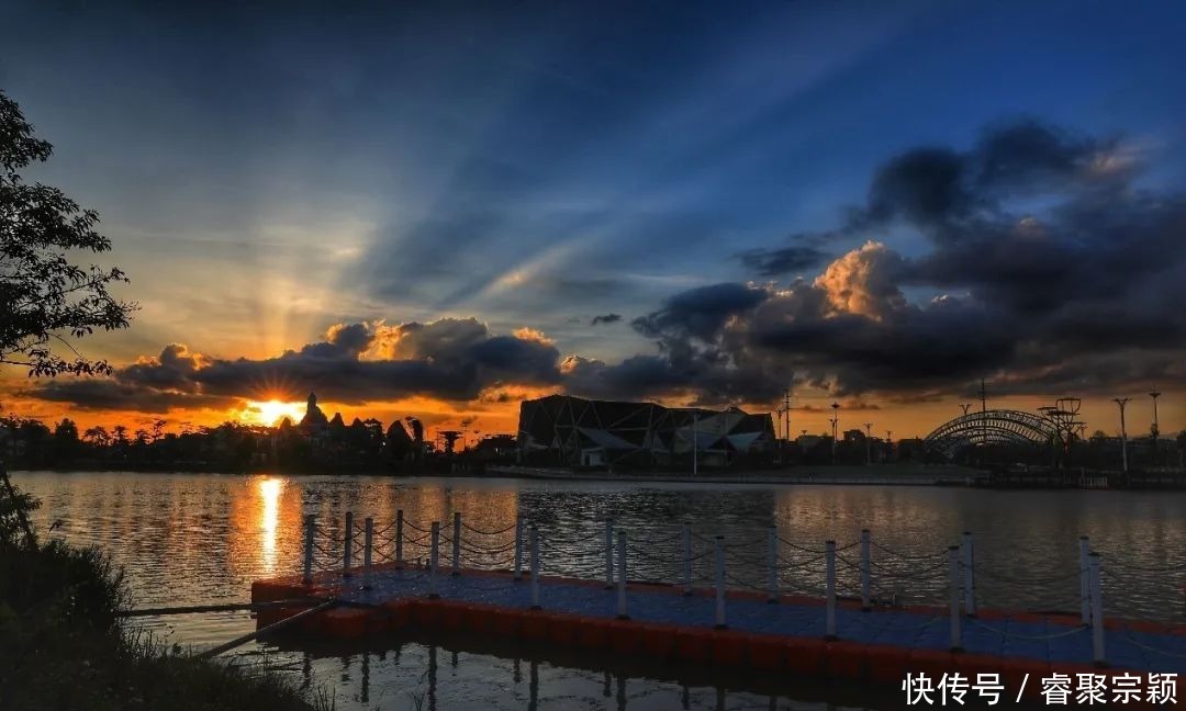 广西科师“拍了拍”你，并送上家乡美景