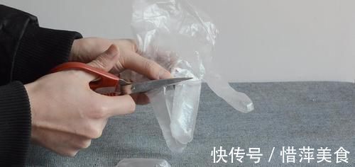 你家有一次性塑料手套吗?这个用途真厉害,解决了很多人的烦恼