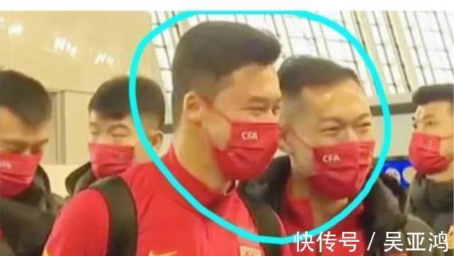 冠军|女足入住酒店后,国足又登上热搜!球迷:男足距离冠军最近的一回