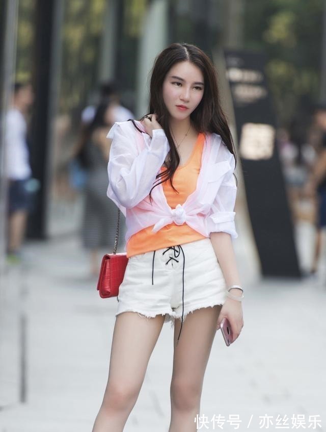 上衣 瑜伽裤的穿搭各具特色,各种场合都适用,穿出一个优雅淑女的感觉!