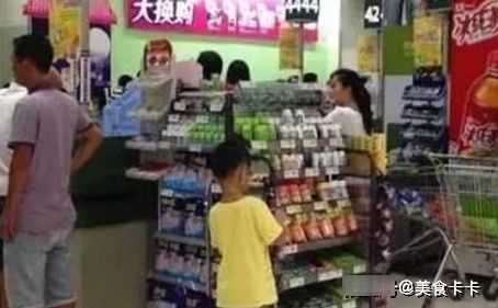 孩子|爸爸将孩子故意丢在超市,然而接下来宝宝的行为,让他倍感欣慰
