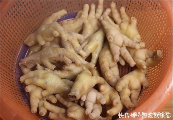 色泽|虎皮鸡爪还是这样做好吃,大厨教你秘制做法,软糯入味,色泽诱人