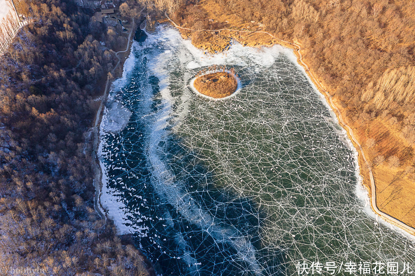 忘忧湖上的蓝冰之旅，感受气泡湖神秘魅力，嗨玩冰雪的玉渡山