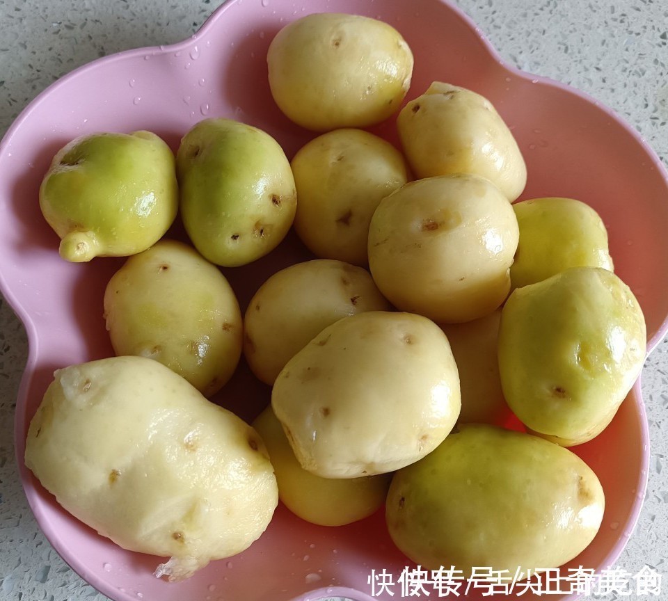 孜然土豆|孜然土豆这样做，比夜市上的烧烤都要香，在家简单几步就能完成