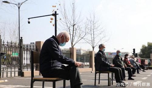 睡眠时间|过了60岁,要想被长寿青睐,必须戒掉这件事,不是烟酒也不是熬夜