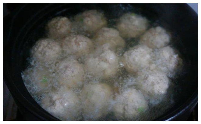 在家煮肉丸汤,注意不要放这味“调料”,不仅健康又美味