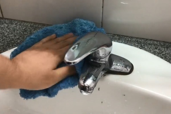 把生姜放进小苏打里，真是太厉害了，解决了很多家庭的大难题！