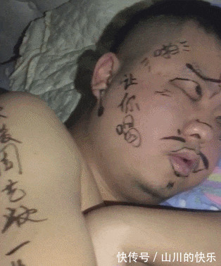 |搞笑GIF段子:喝酒的后果,再让你喝