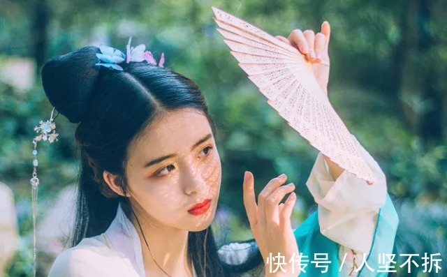 云玖&宠文，小粉团窝在皇上怀里睡觉，被皇后吵醒，帝王发飙怒吼废后