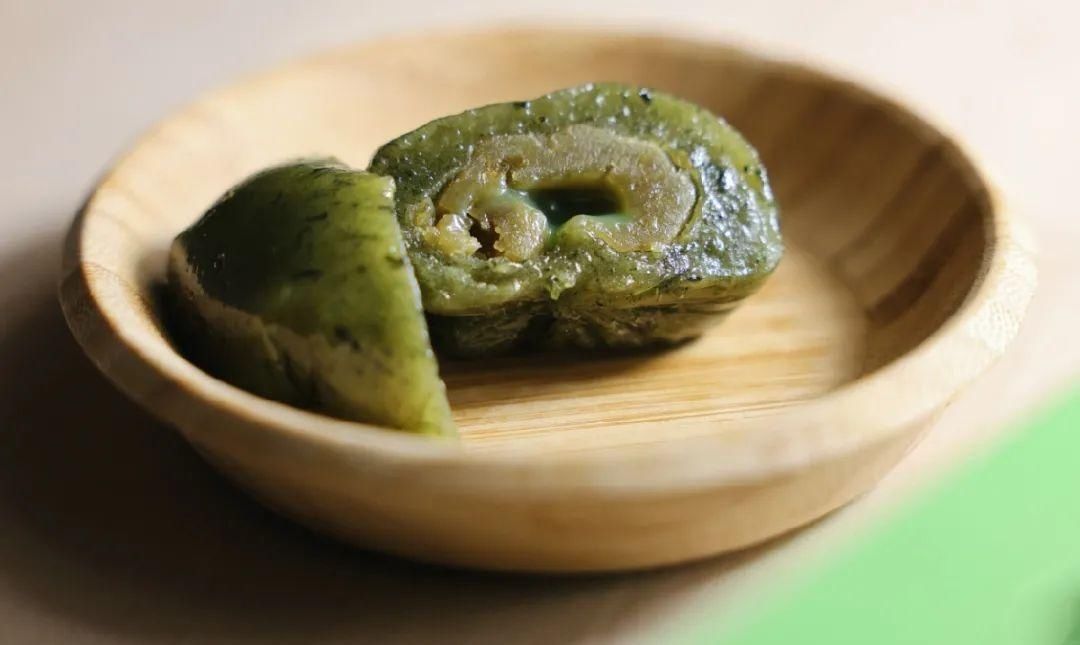 “什么东西坏掉了？”没想到吧，有商家把螺蛳粉包进了清明团子