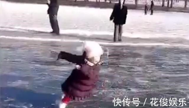 冬天|小女孩花样“滑旱冰”走红,网友:厉害了,这套操作确实很专业!
