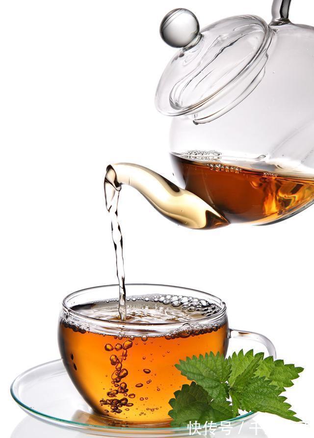 人体|长期喝茶与喝白开水的人,哪种人身体更健康些?听医生怎么说