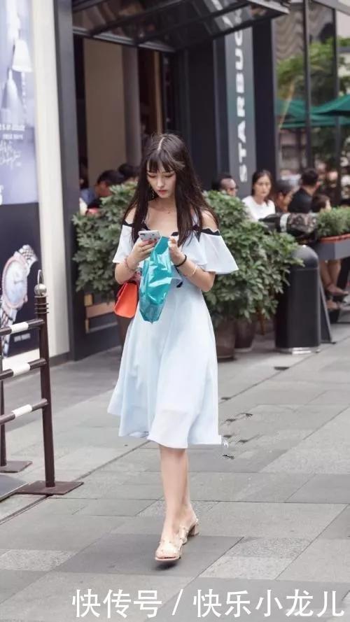 时尚|街拍身材匀称高挑的妹子,搭配一双铆钉的尖头高跟鞋才能显得非常时尚