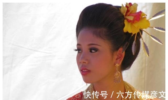 2000人民币能 兑换9000泰铢左右,在泰国