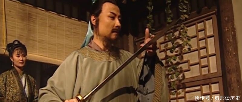 林冲买刀令鲁智深吃惊:我拔出来的大树,在他们手里就是小香葱?